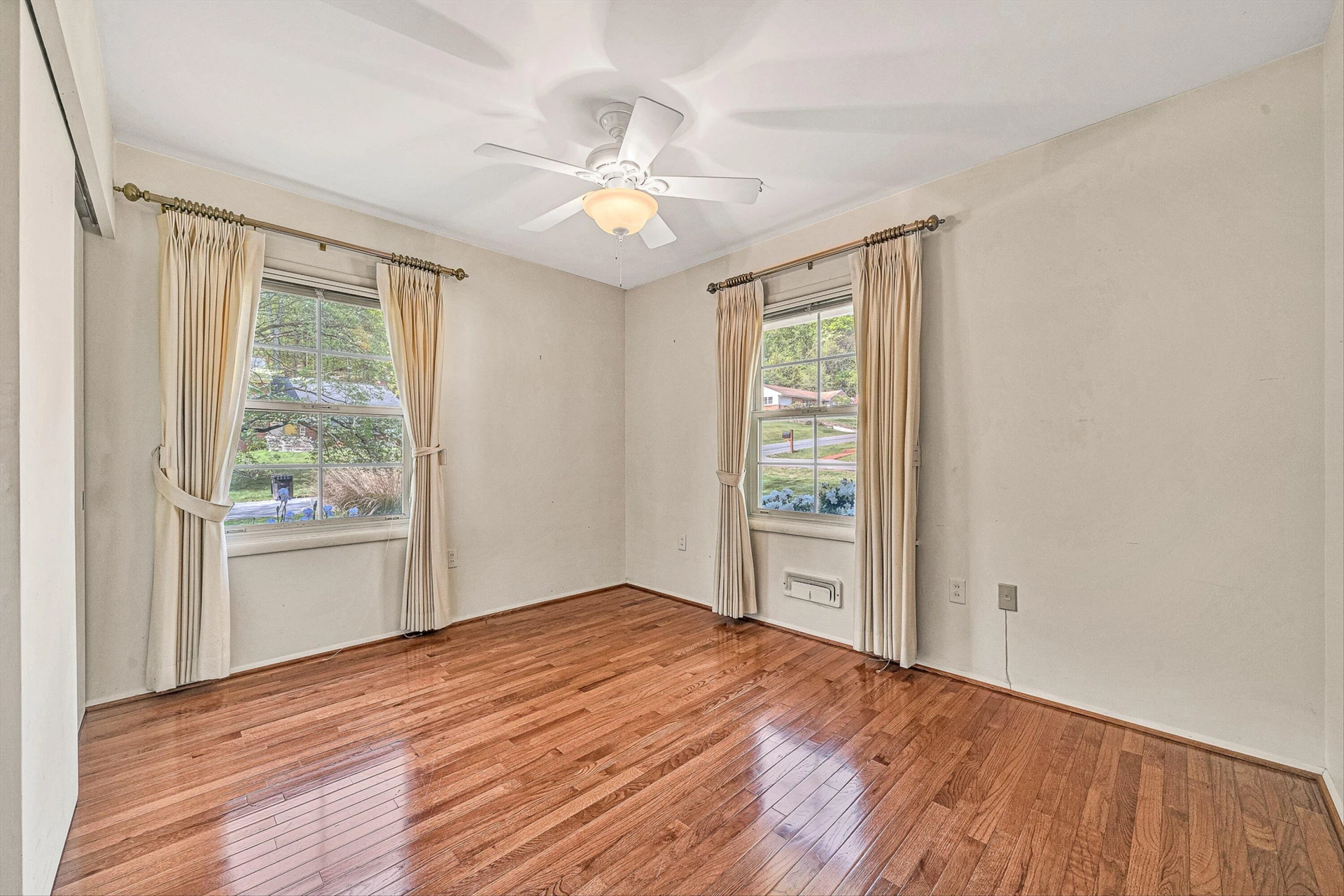 5245 Carriage DR - Photo 32
