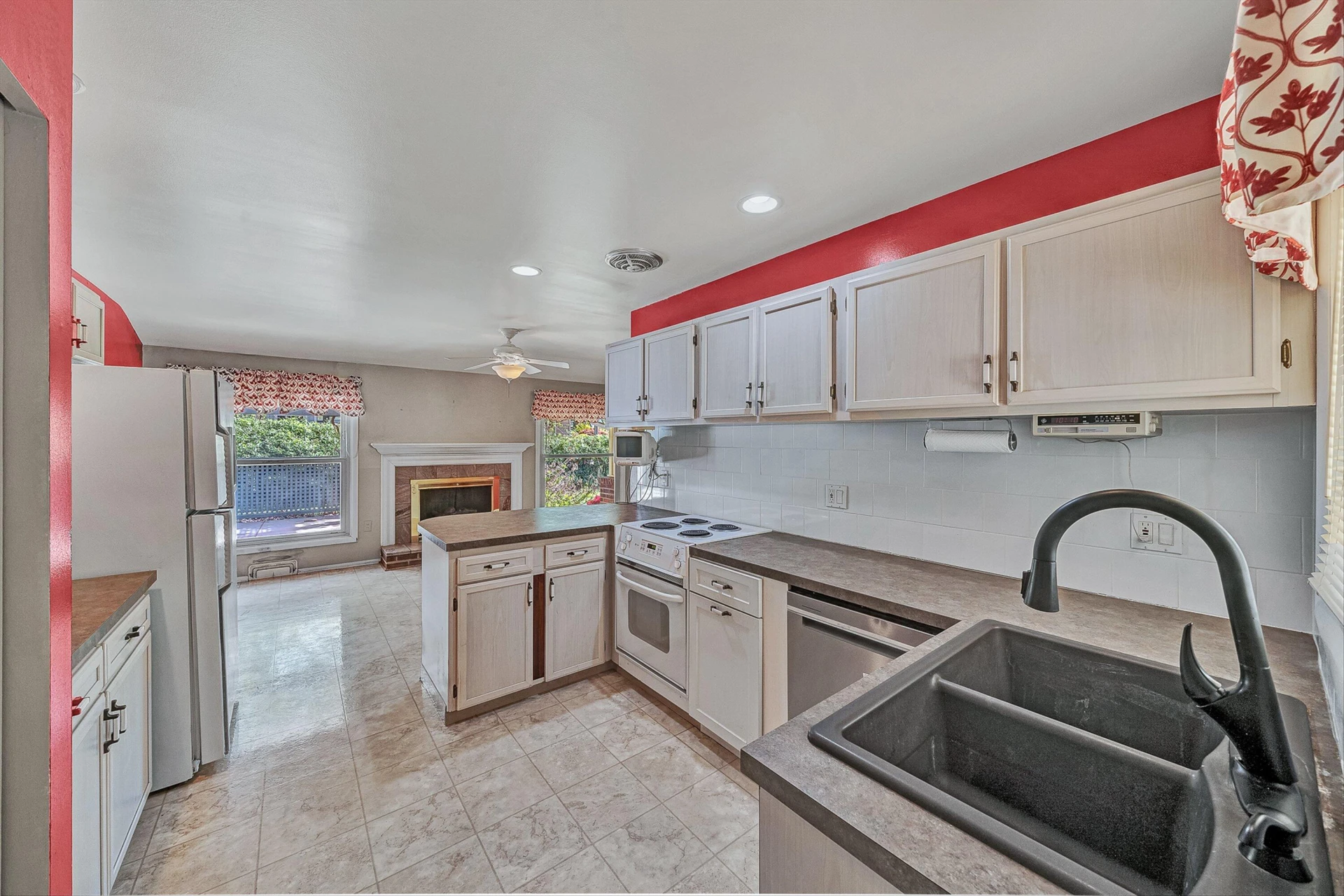5245 Carriage DR - Photo 8