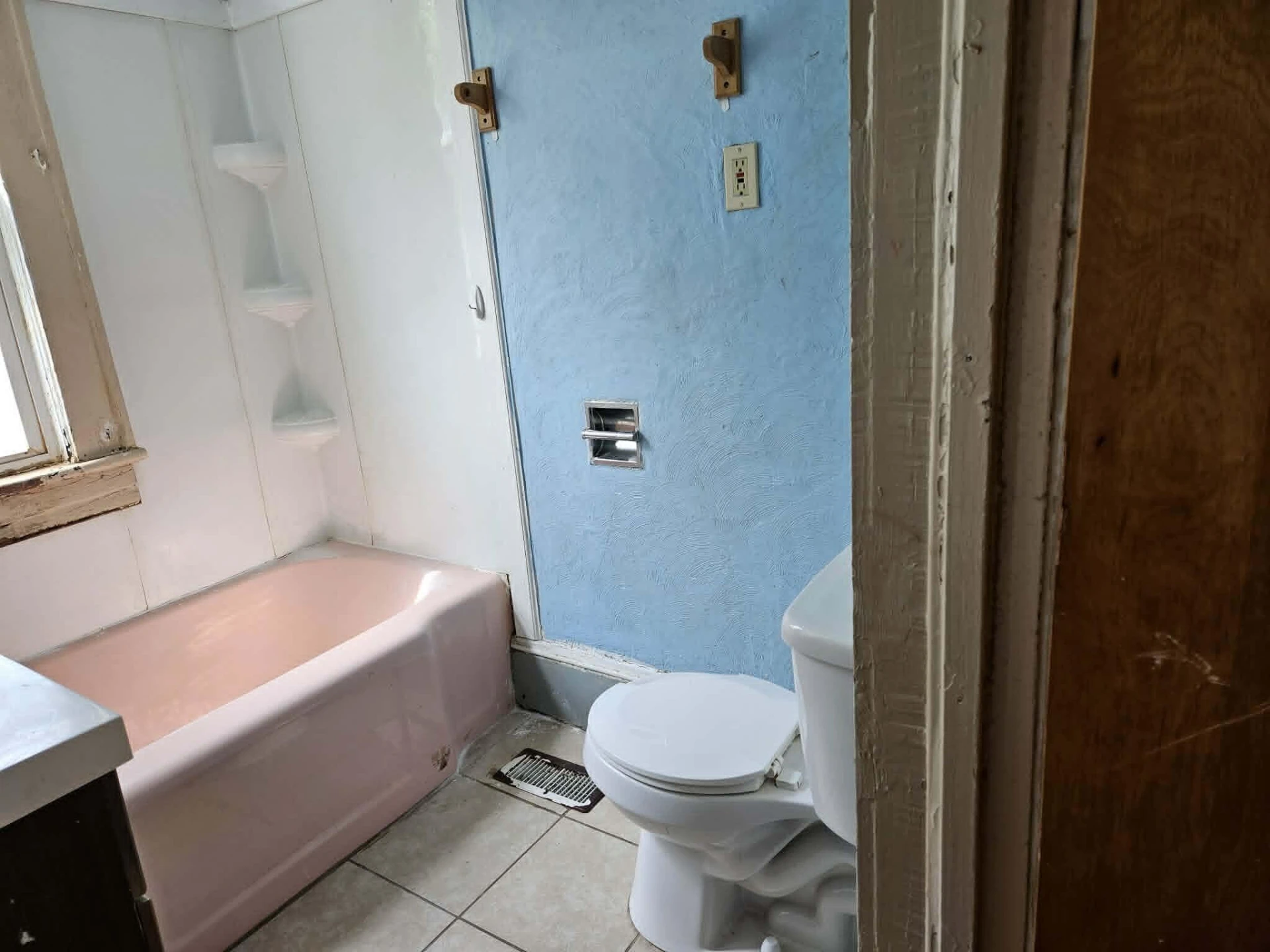 1218 6th ST SE - Photo 5