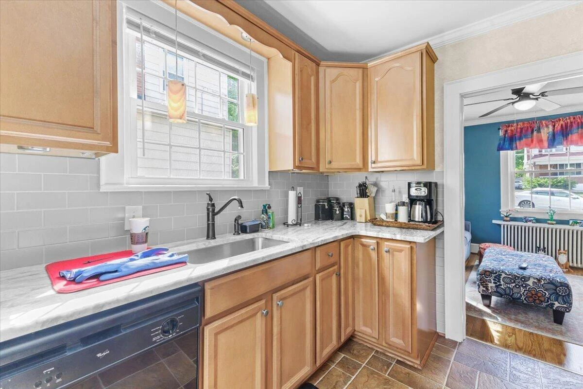 209 Huntington BLVD NE - Photo 11