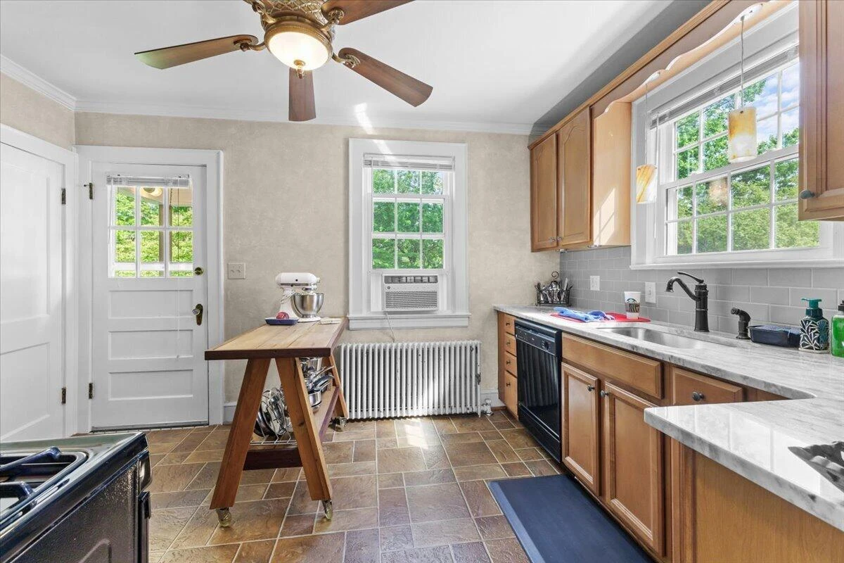 209 Huntington BLVD NE - Photo 13