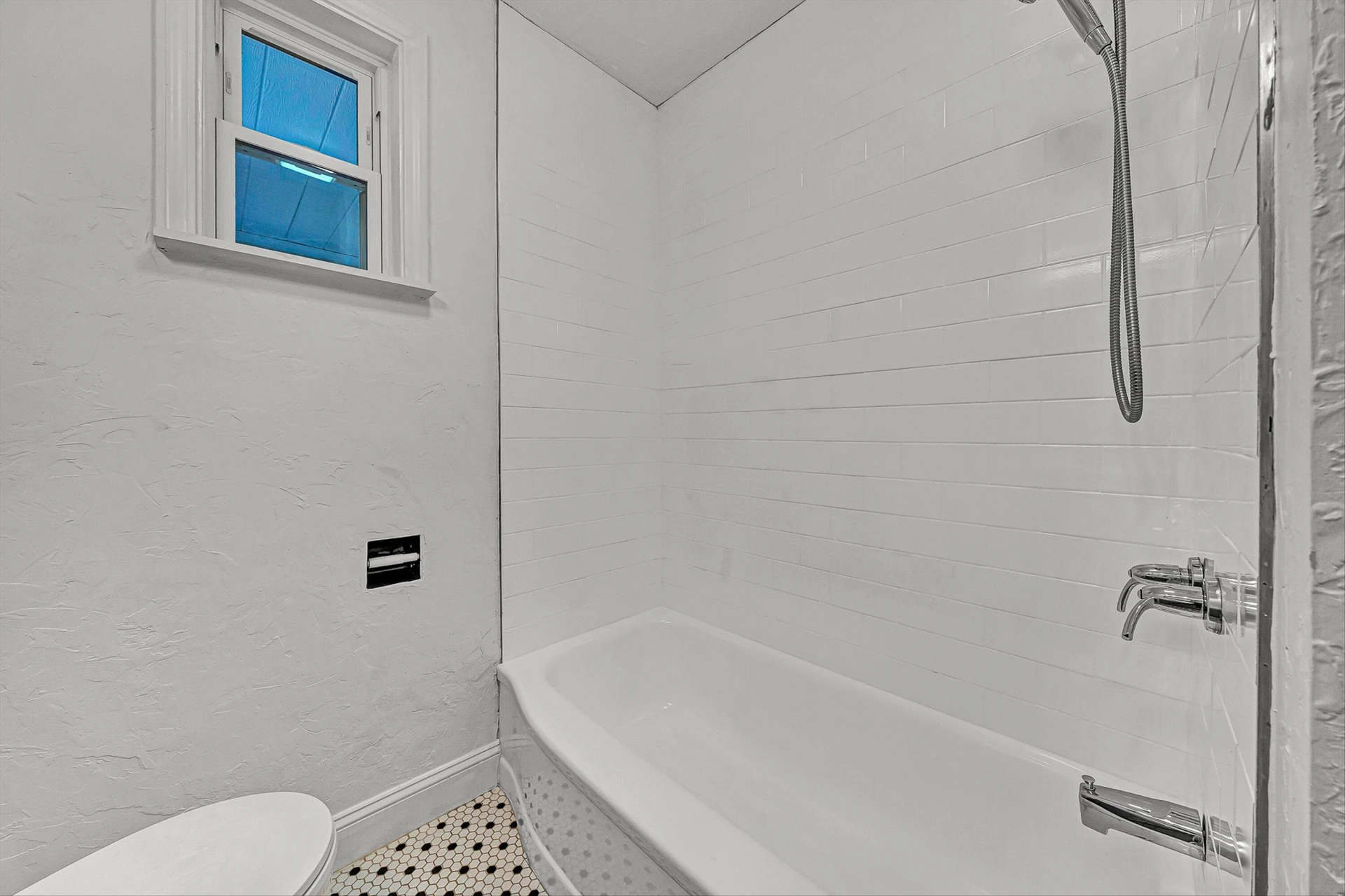 2106 Colgate ST NE - Photo 10