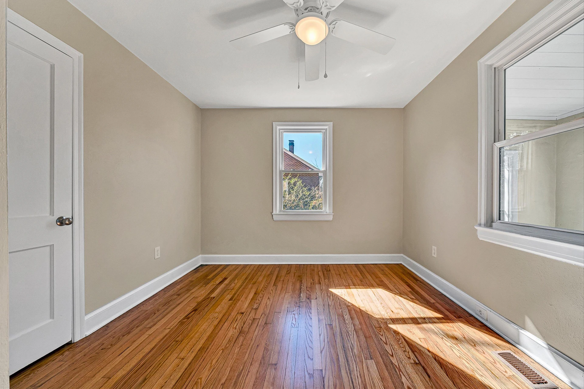 2106 Colgate ST NE - Photo 11