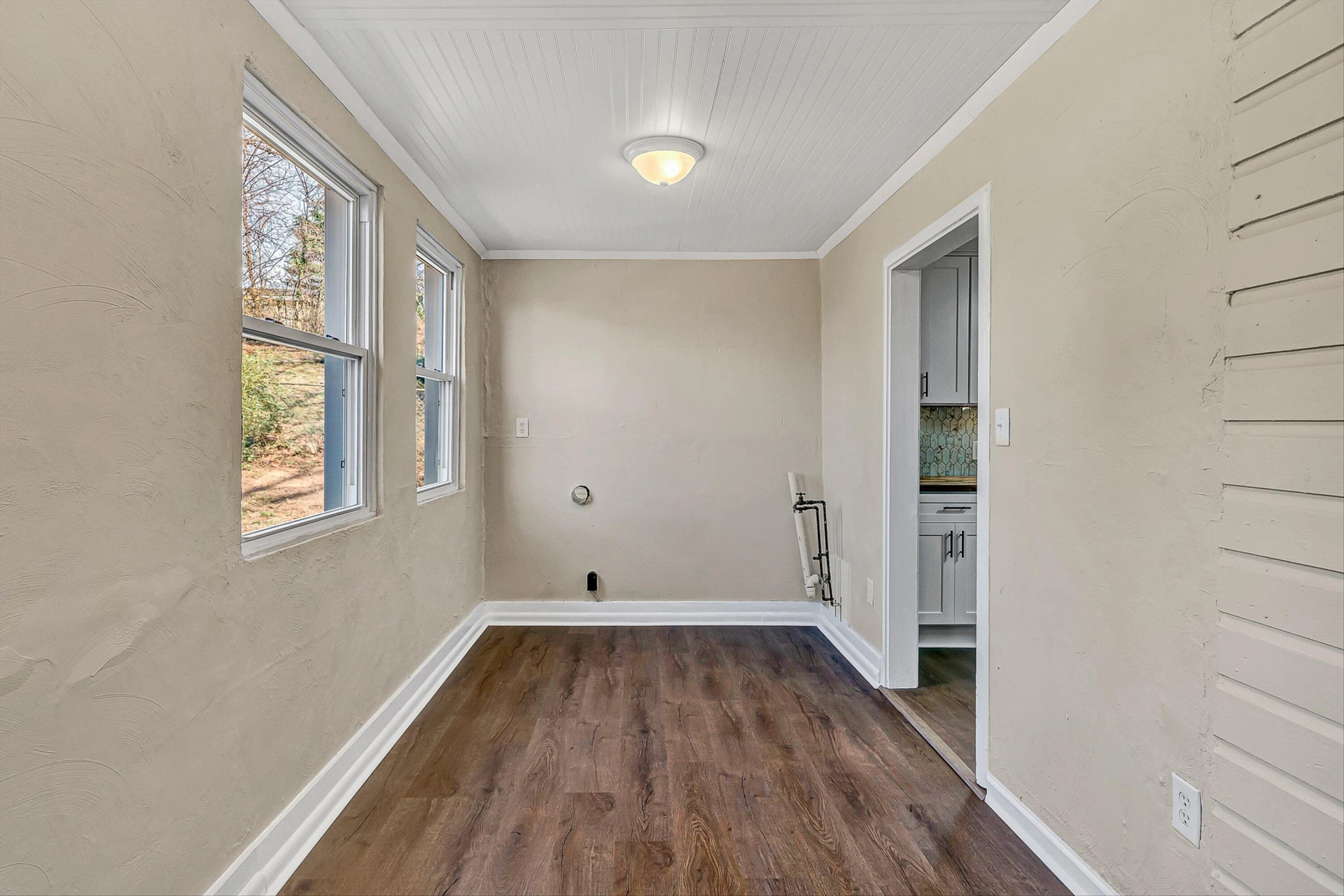 2106 Colgate ST NE - Photo 18