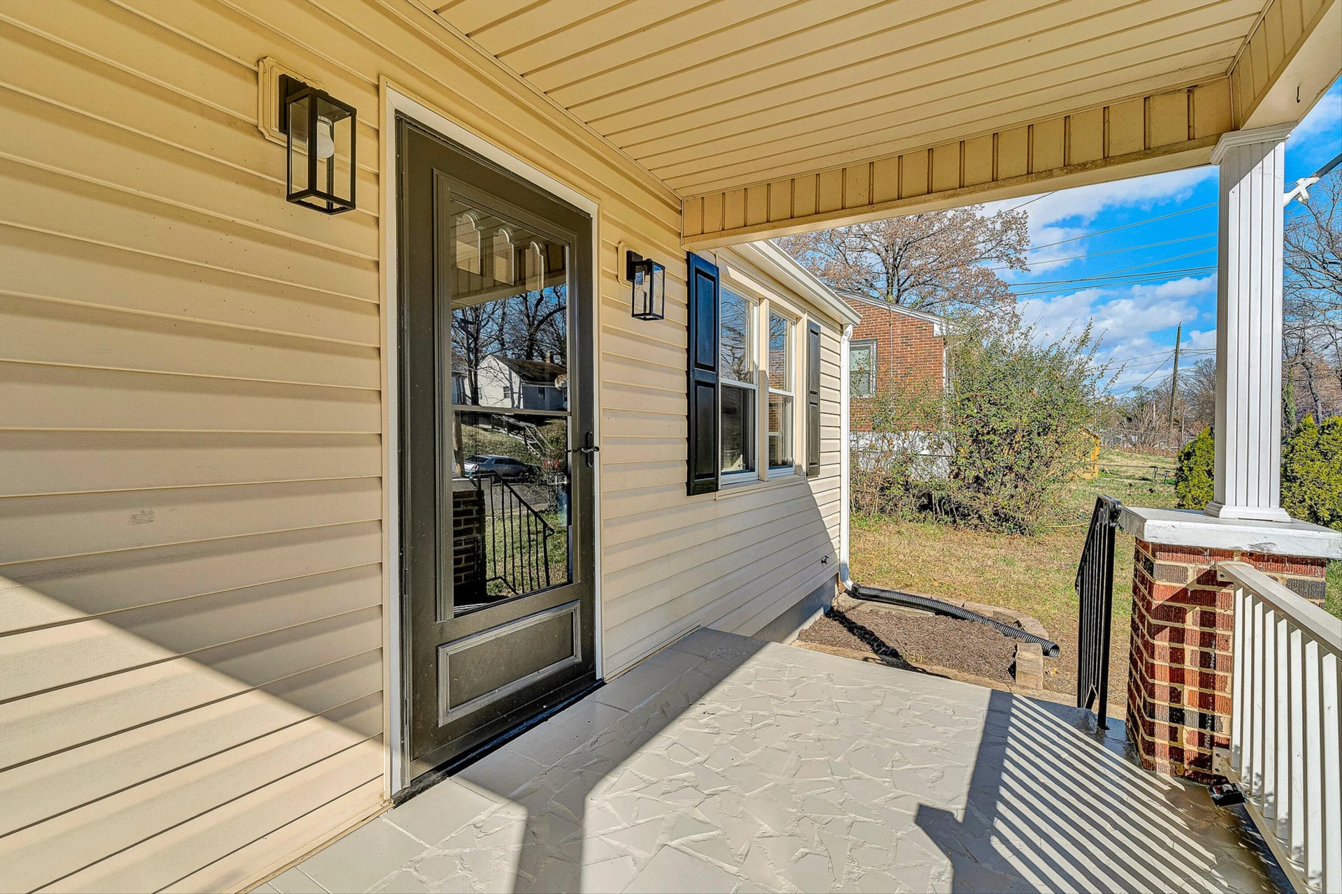 2106 Colgate ST NE - Photo 2