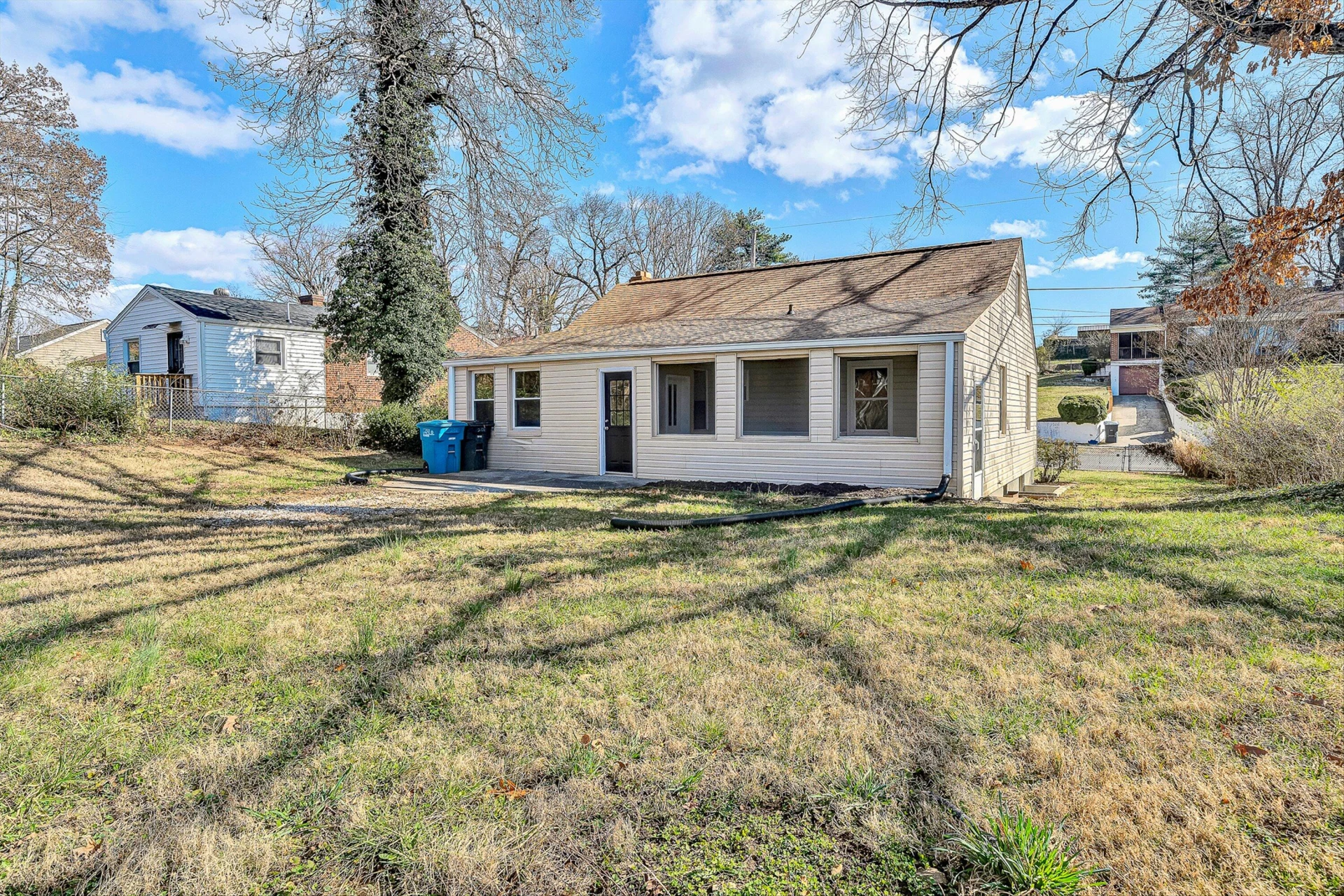 2106 Colgate ST NE - Photo 24