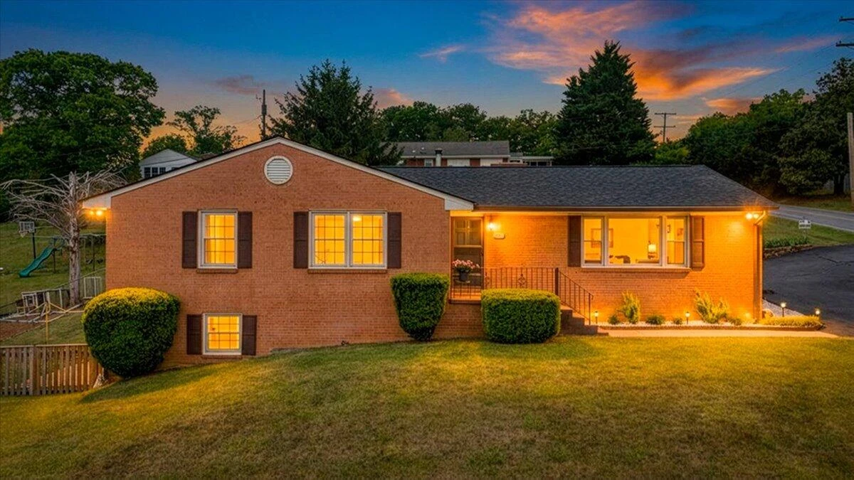 3553 Cedar LN