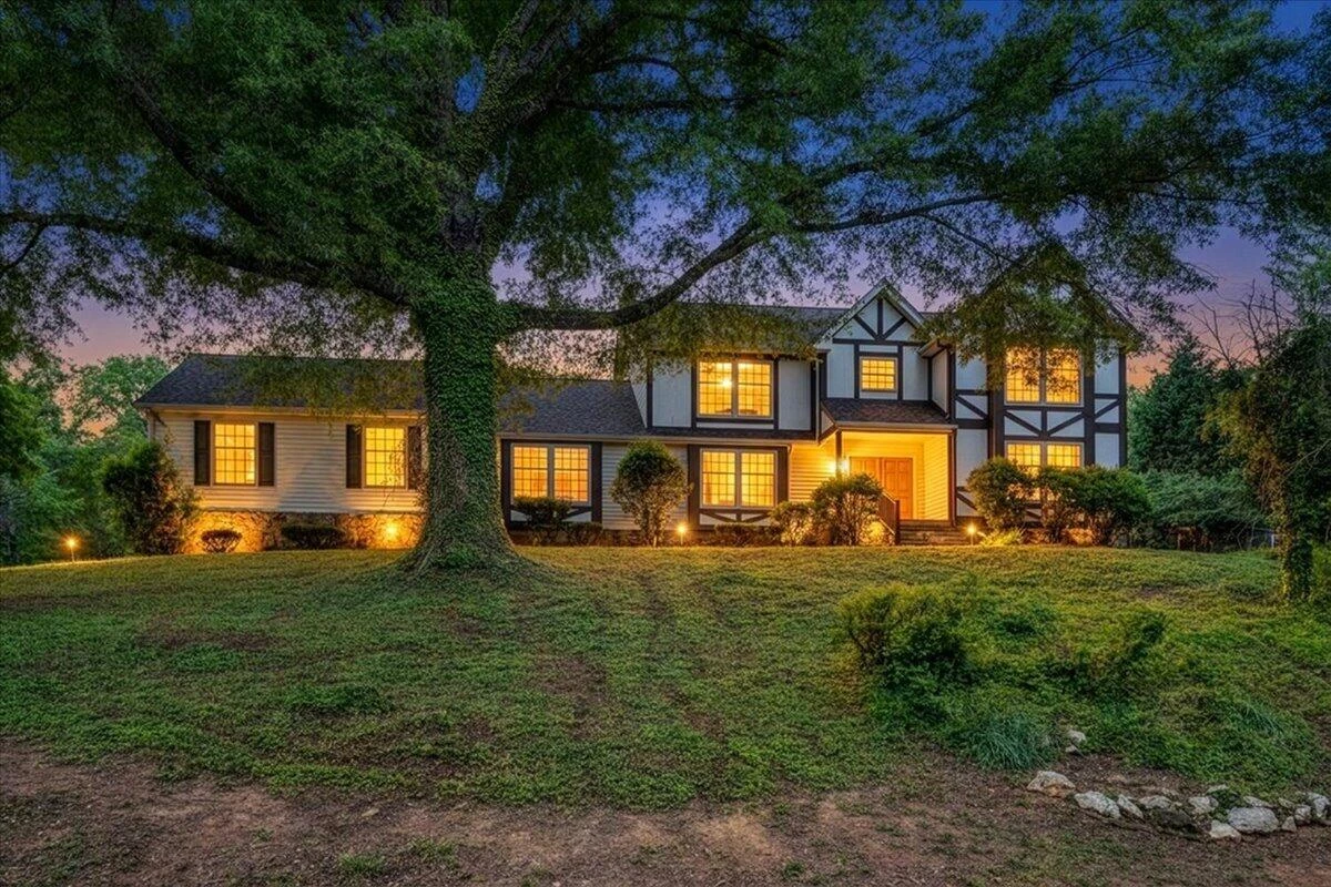 802 Oakwood DR SW