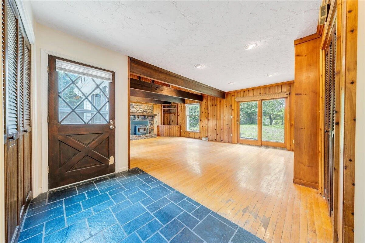 802 Oakwood DR SW - Photo 10