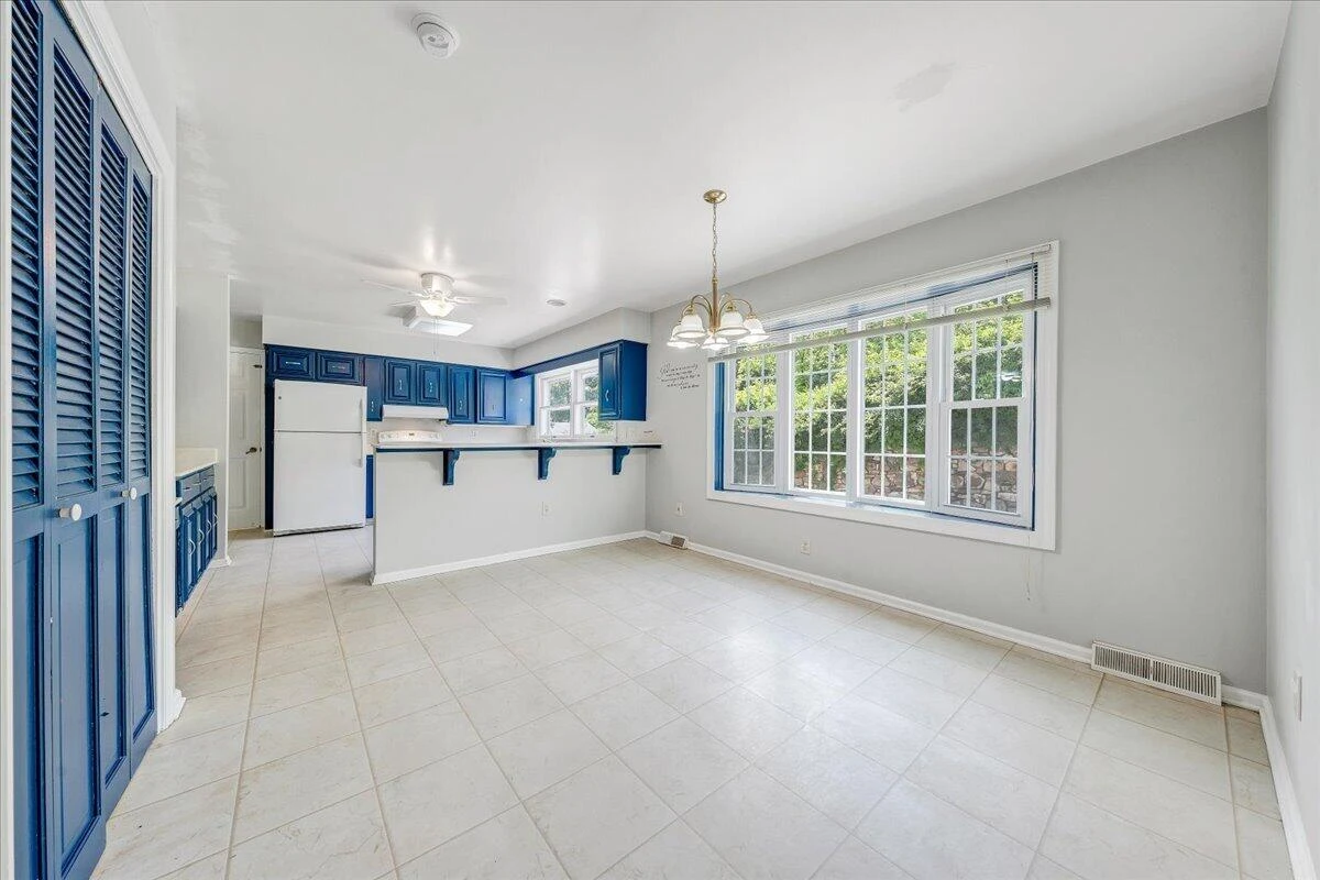 802 Oakwood DR SW - Photo 16