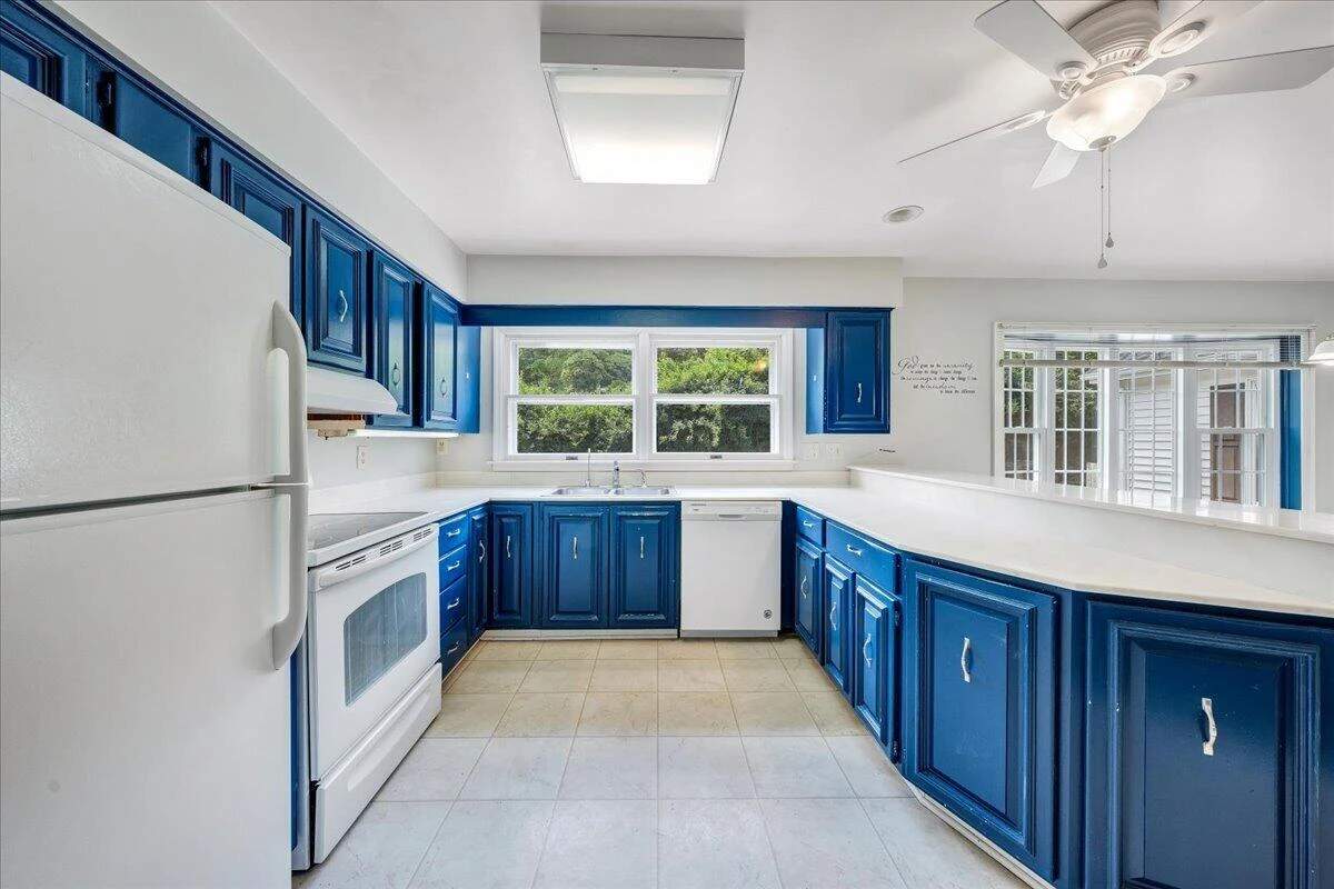 802 Oakwood DR SW - Photo 18