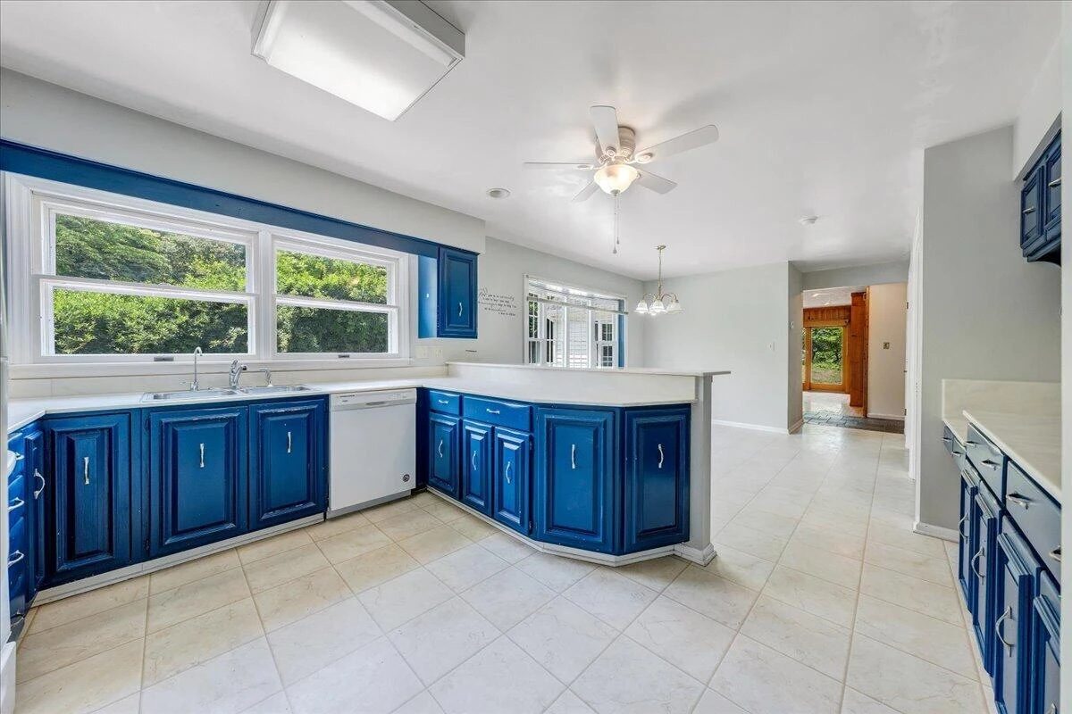 802 Oakwood DR SW - Photo 19