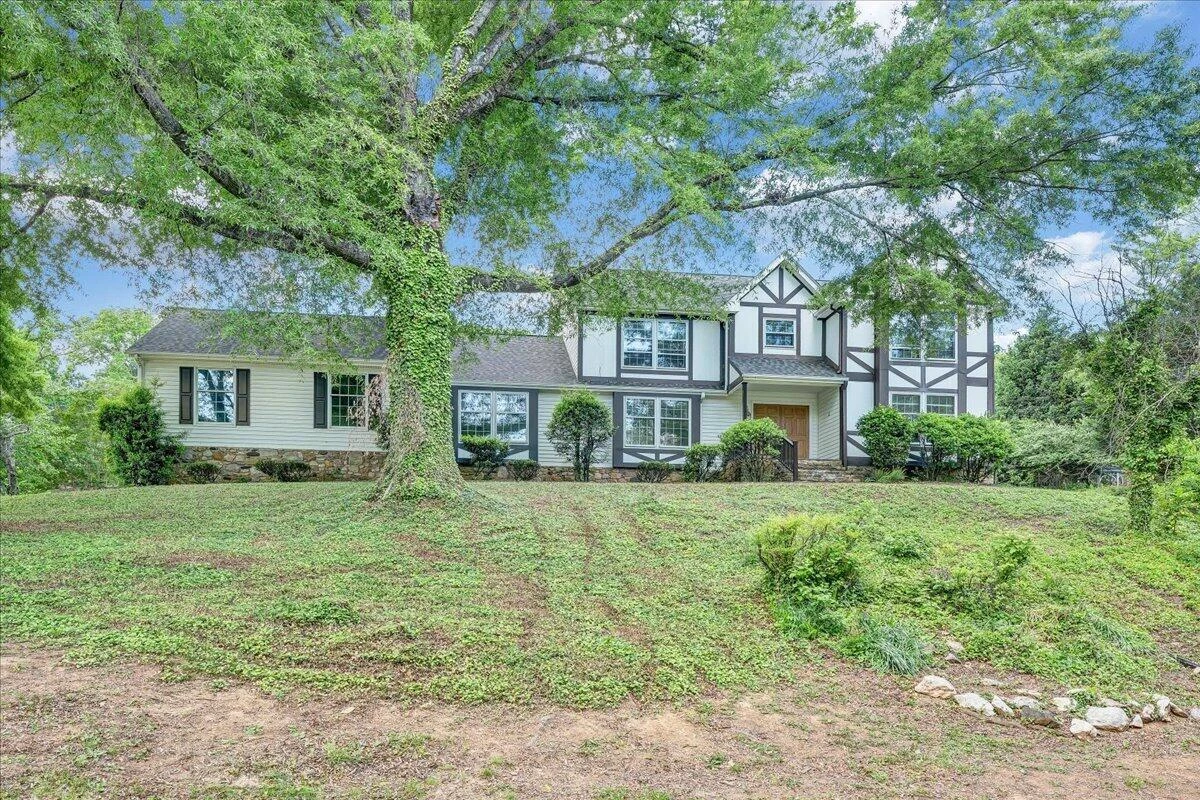 802 Oakwood DR SW - Photo 2
