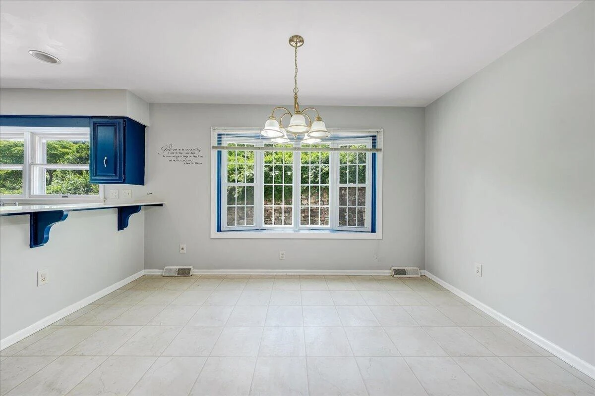 802 Oakwood DR SW - Photo 21