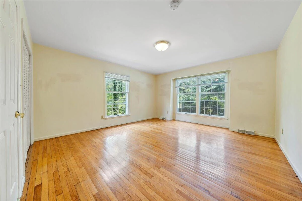 802 Oakwood DR SW - Photo 23