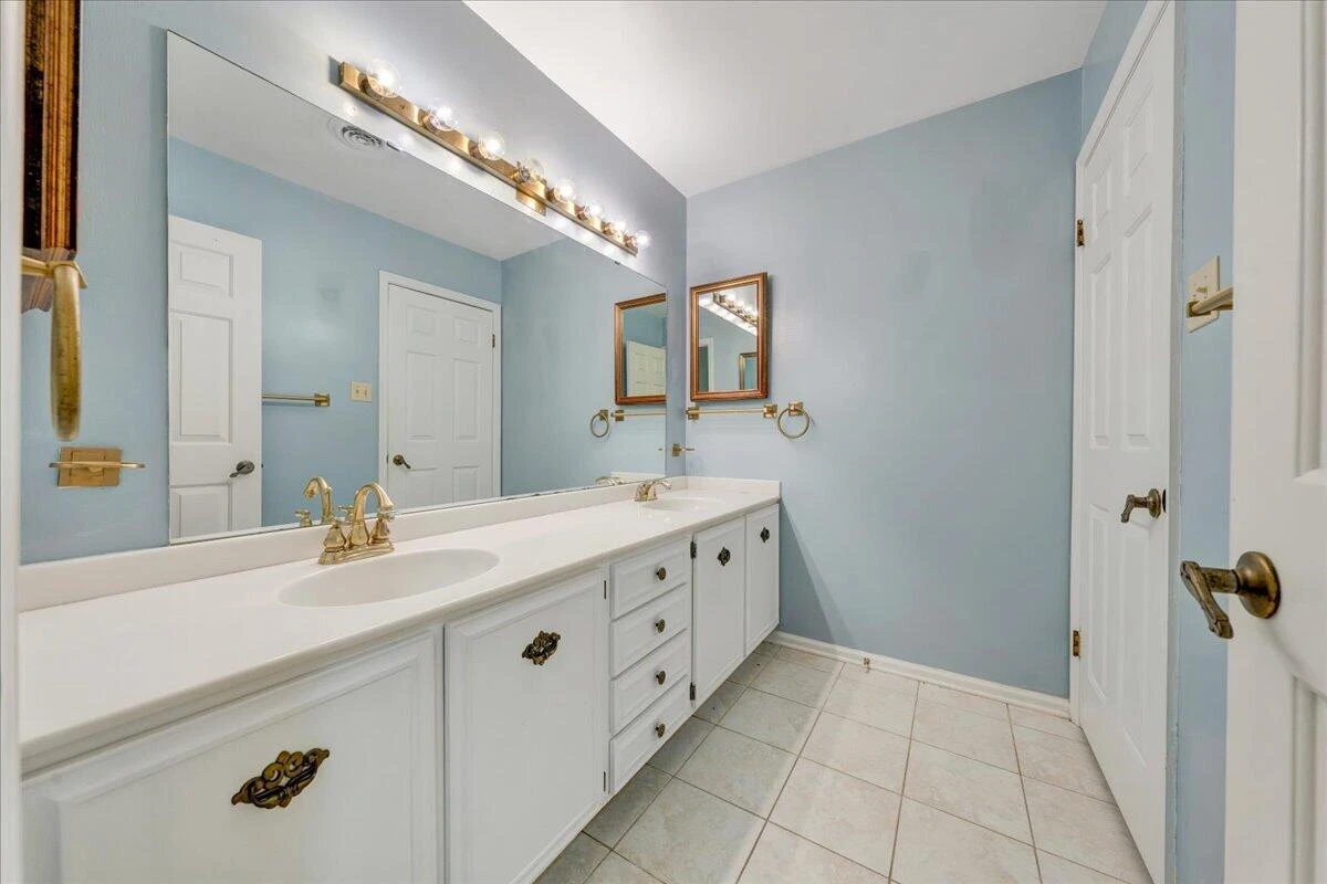 802 Oakwood DR SW - Photo 27
