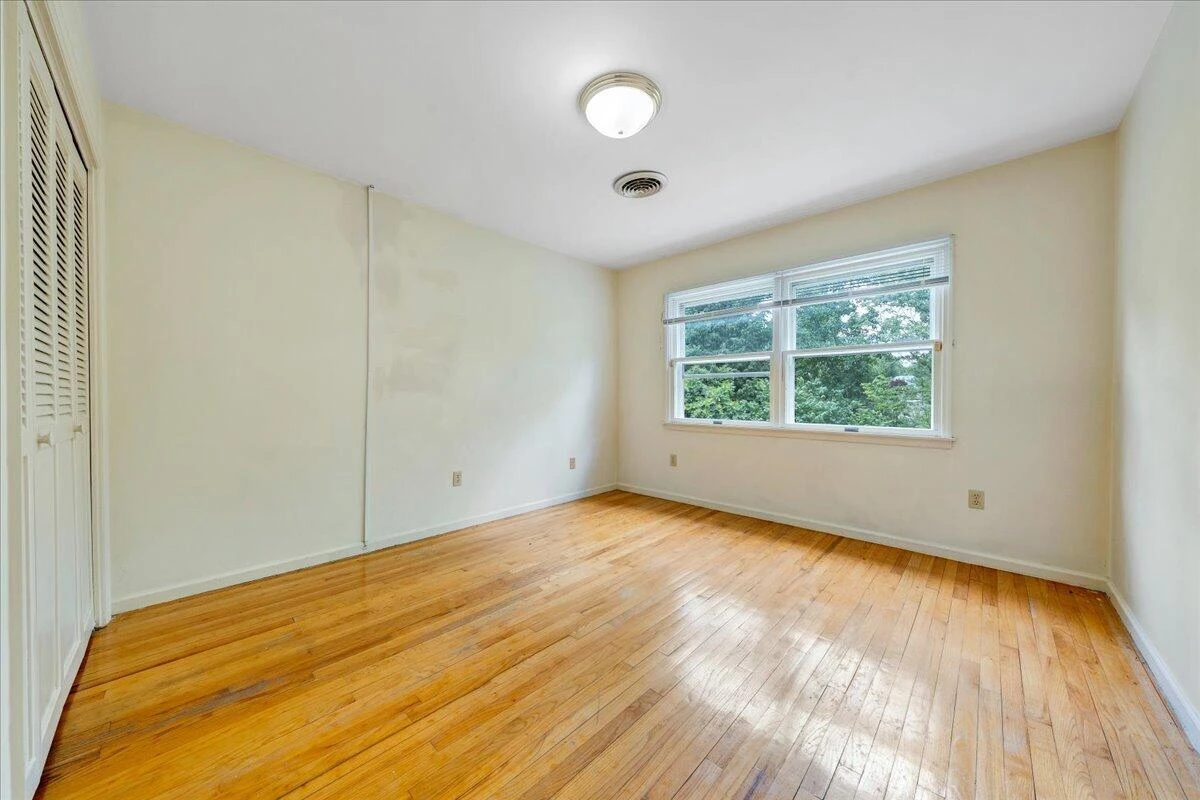 802 Oakwood DR SW - Photo 29