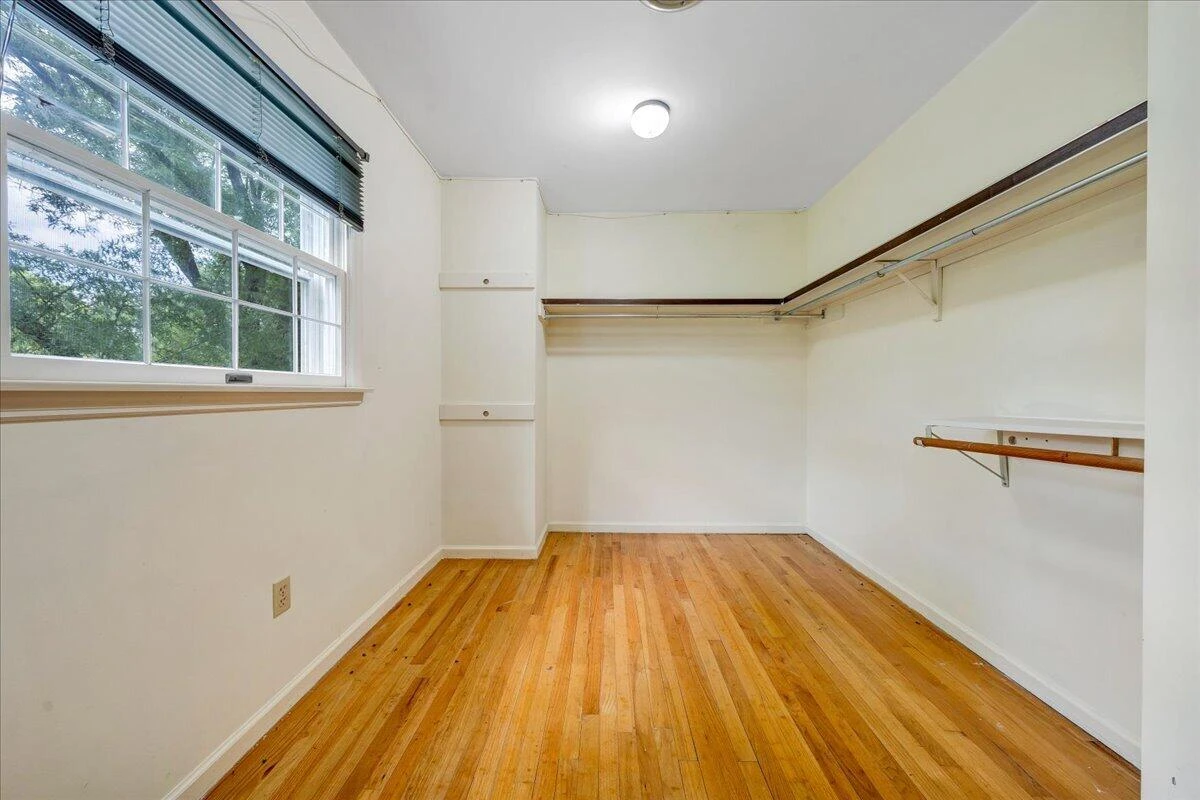 802 Oakwood DR SW - Photo 32