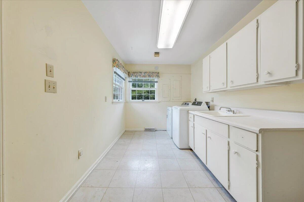 802 Oakwood DR SW - Photo 36