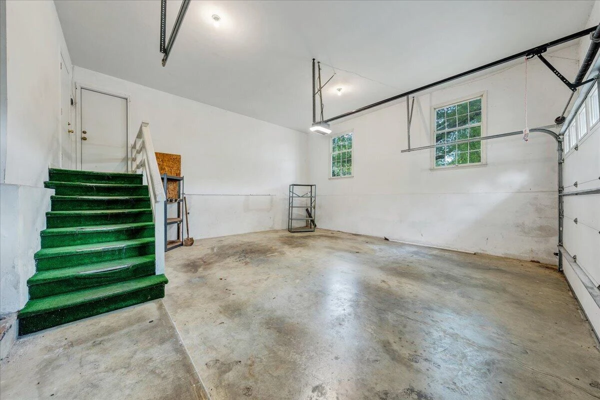 802 Oakwood DR SW - Photo 37