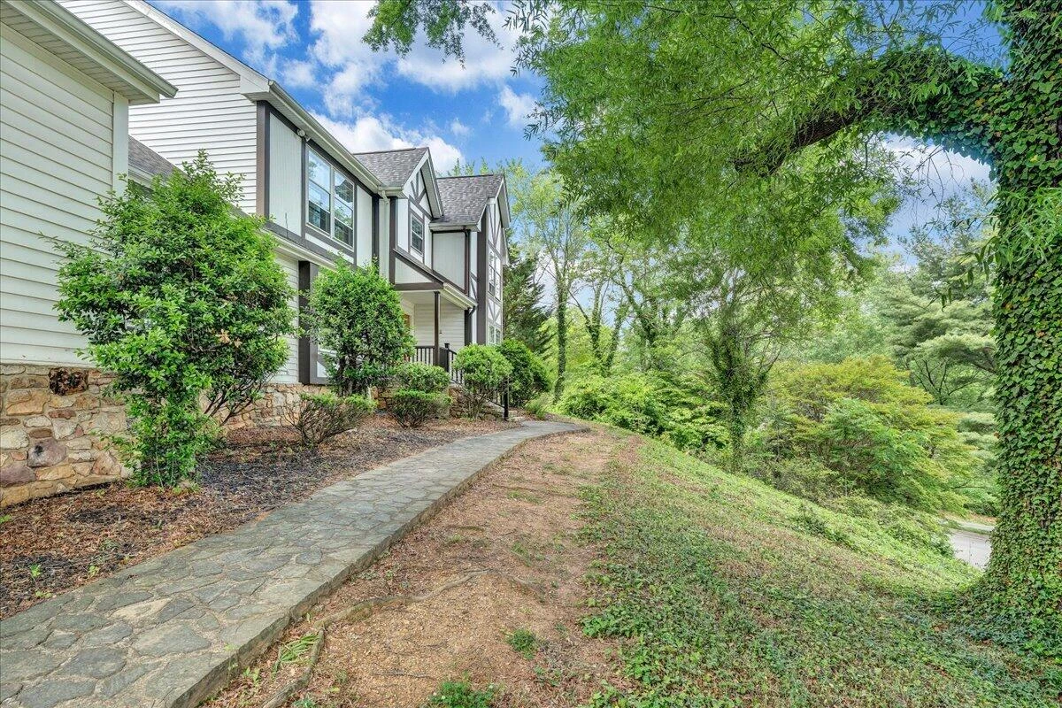 802 Oakwood DR SW - Photo 42