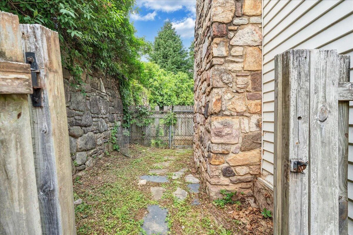 802 Oakwood DR SW - Photo 43