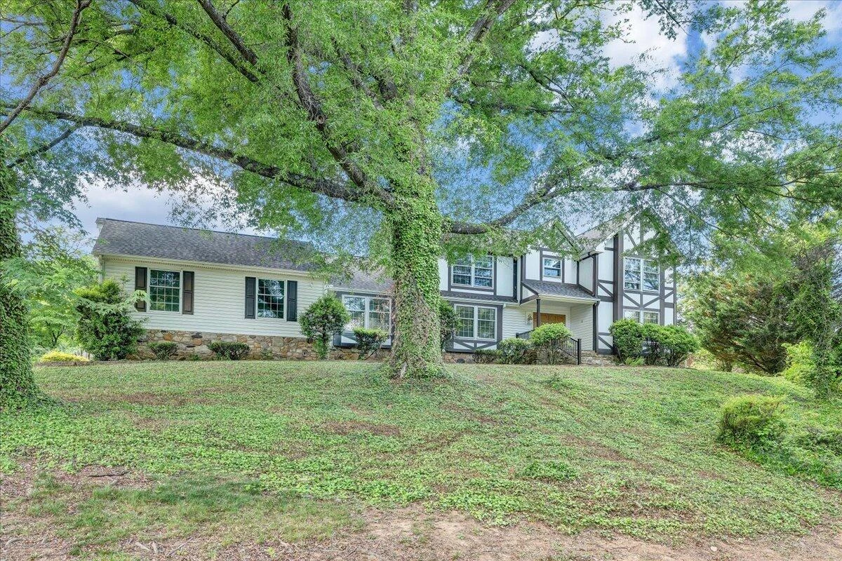 802 Oakwood DR SW - Photo 52
