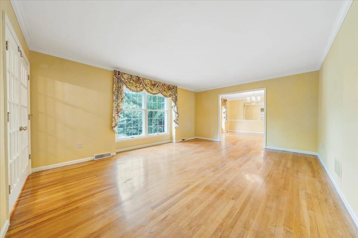 802 Oakwood DR SW - Photo 6
