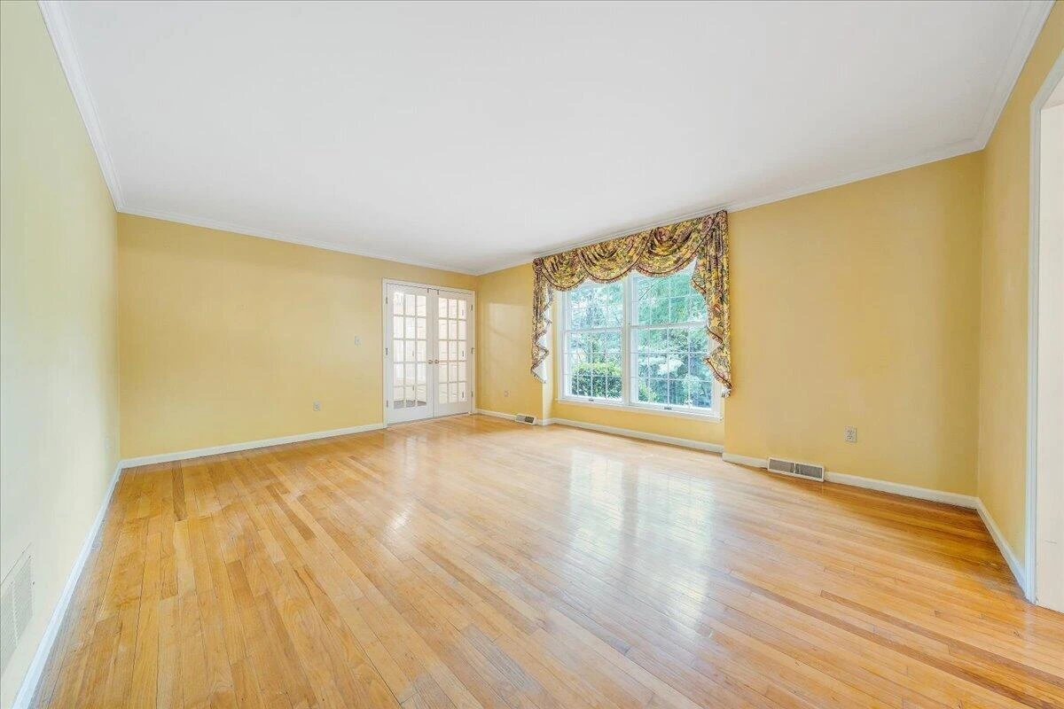 802 Oakwood DR SW - Photo 7