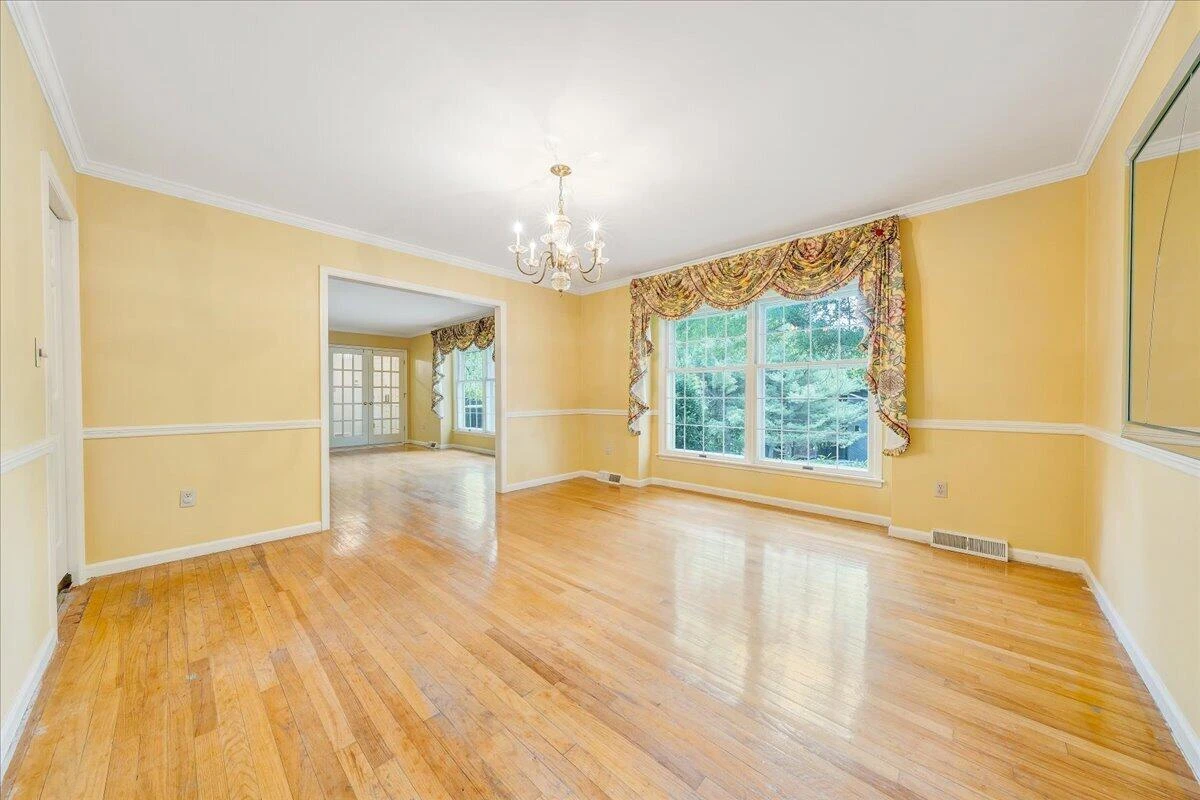 802 Oakwood DR SW - Photo 9