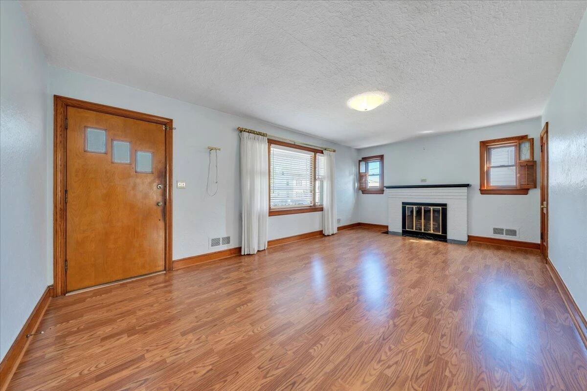 918 Whitney AVE NW - Photo 4
