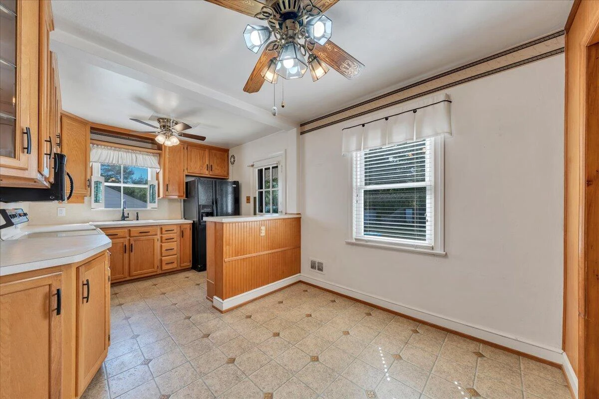 918 Whitney AVE NW - Photo 5