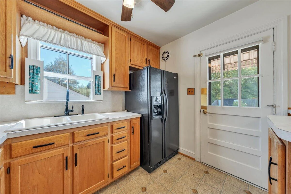 918 Whitney AVE NW - Photo 9