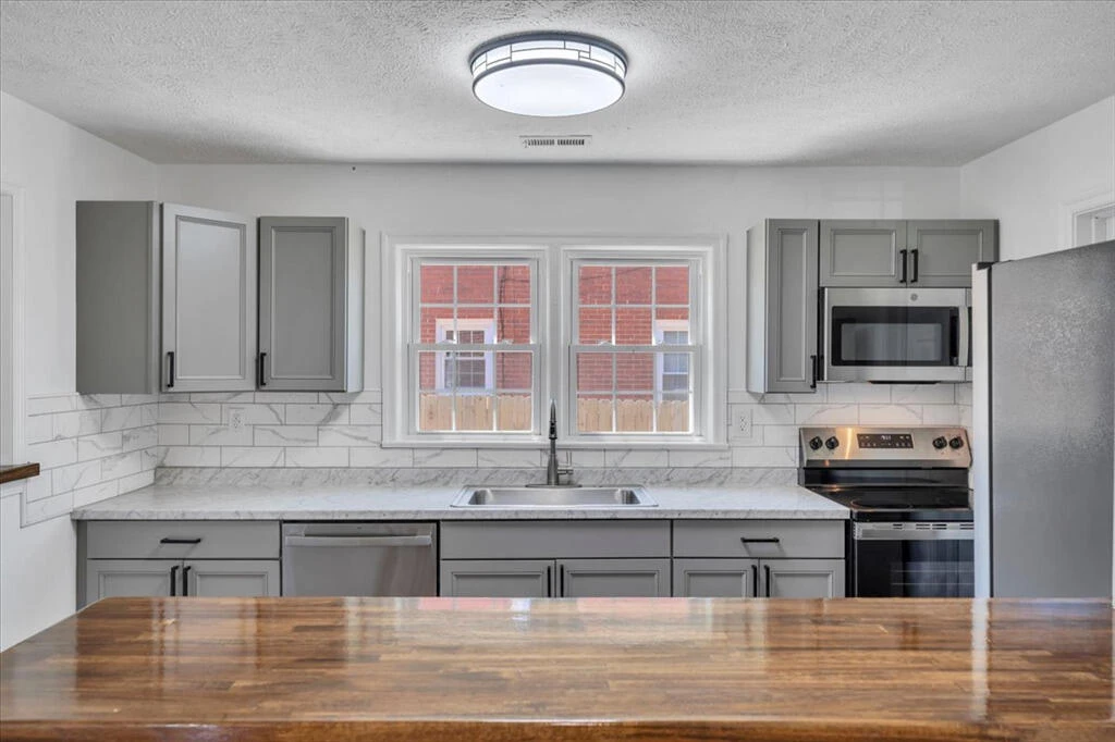 2622 Bowman ST NW - Photo 10