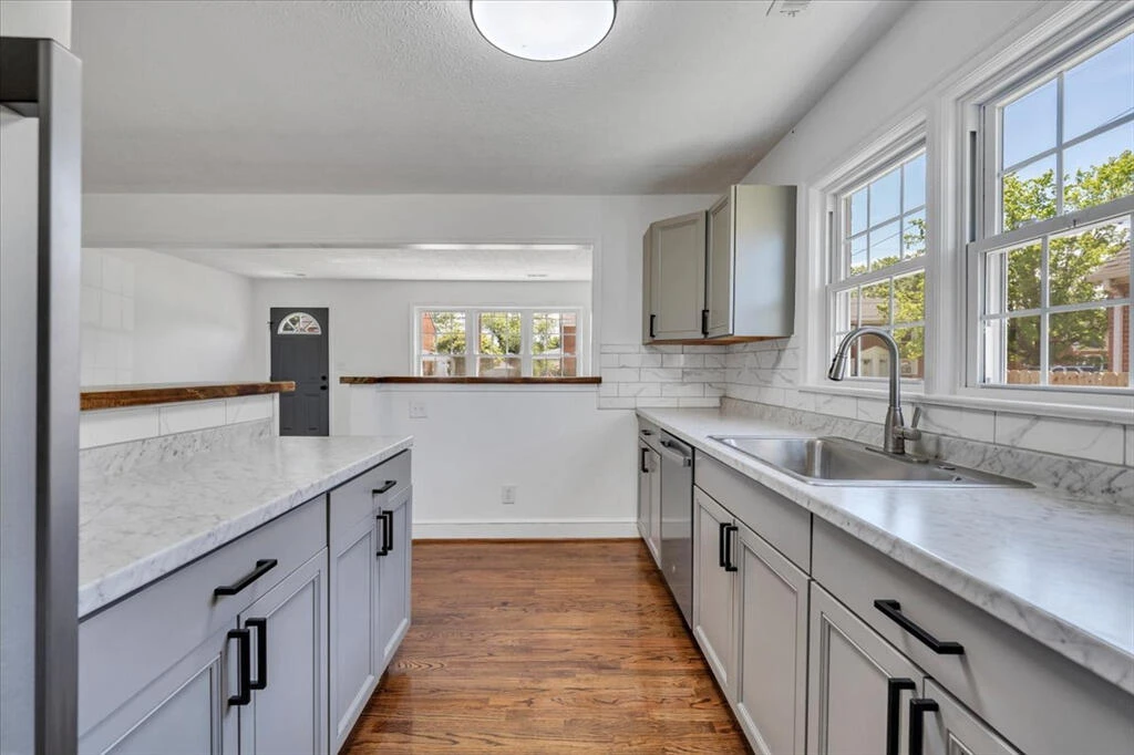 2622 Bowman ST NW - Photo 15