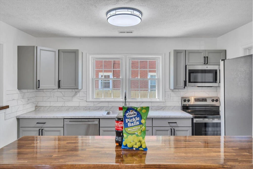 2622 Bowman ST NW - Photo 16