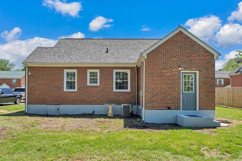 2622 Bowman ST NW - Photo 24