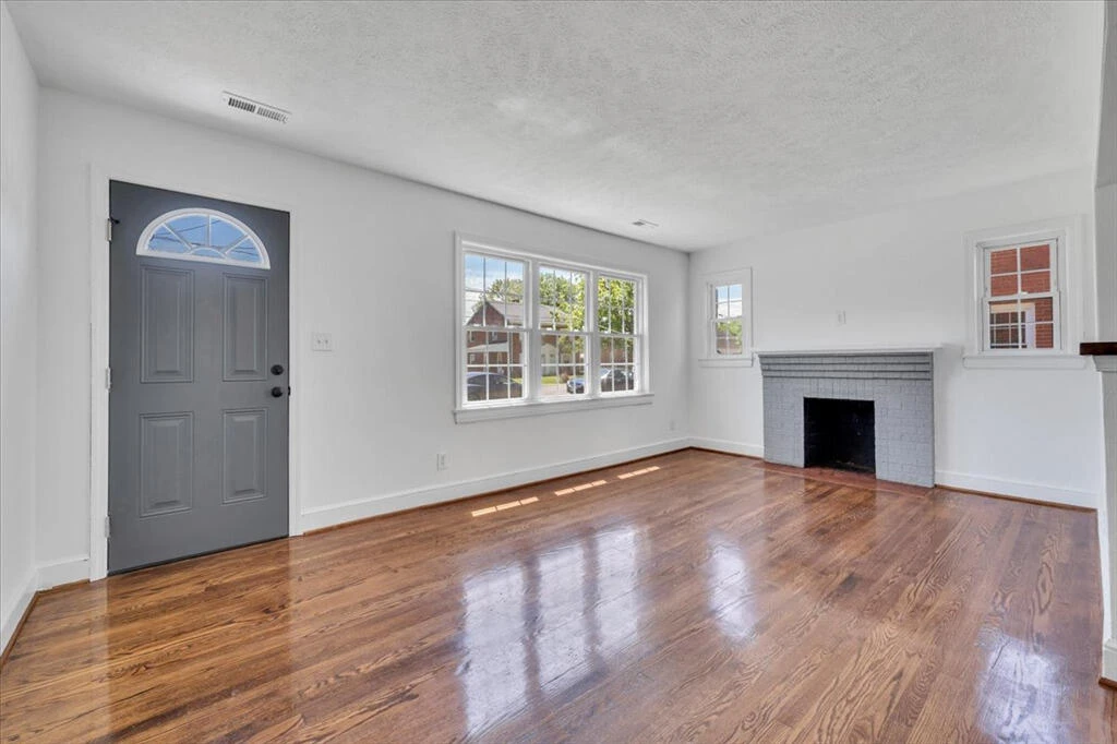 2622 Bowman ST NW - Photo 4