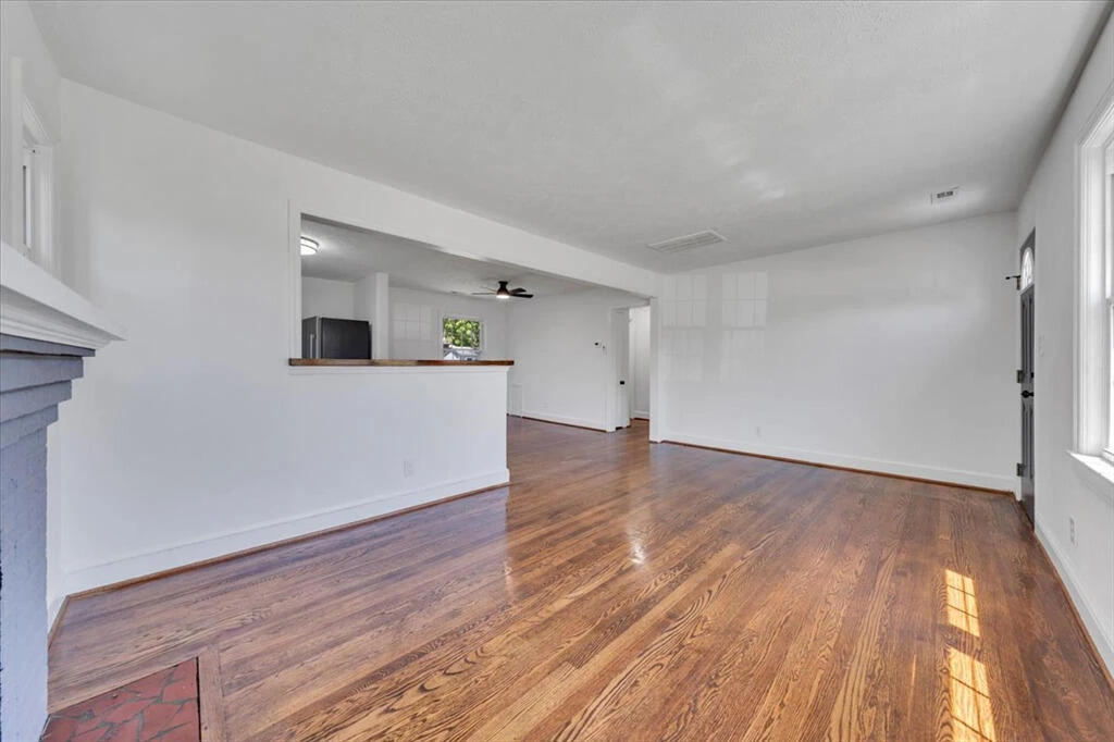 2622 Bowman ST NW - Photo 6