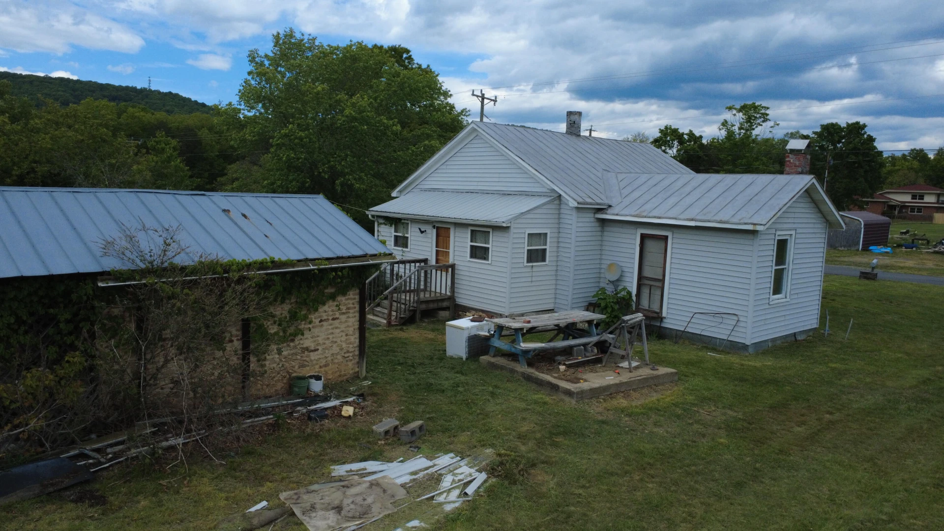 702 Alleghany AVE - Photo 3