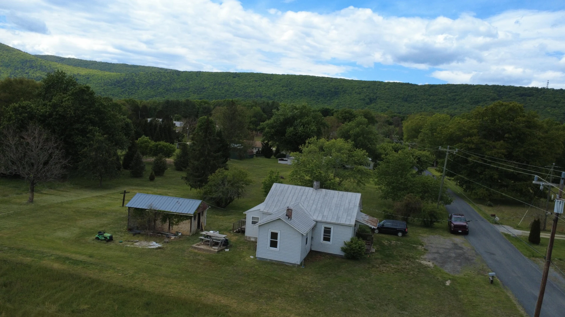 702 Alleghany AVE - Photo 4