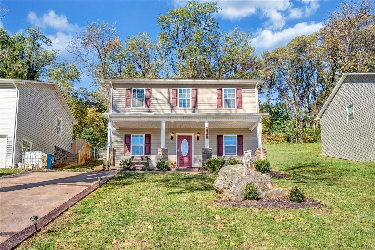 2348 Locust Grove CIR NE - Photo 2