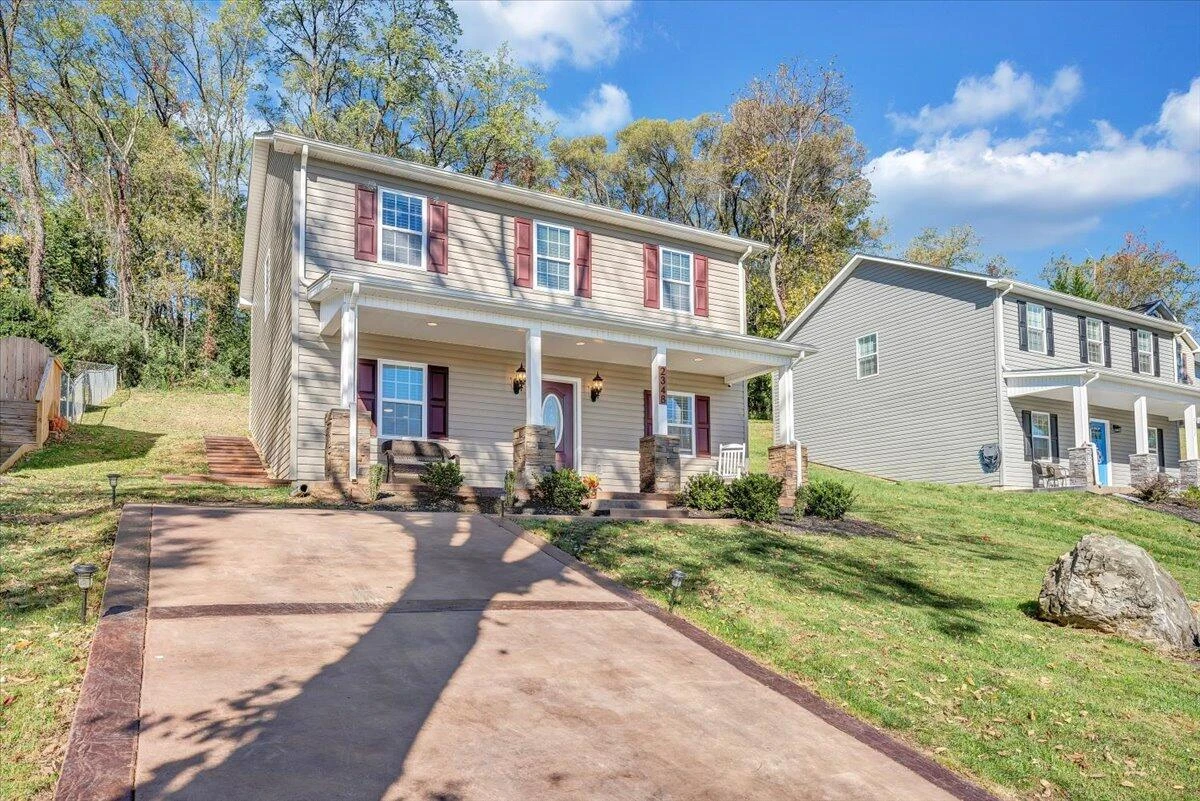 2348 Locust Grove CIR NE - Photo 3