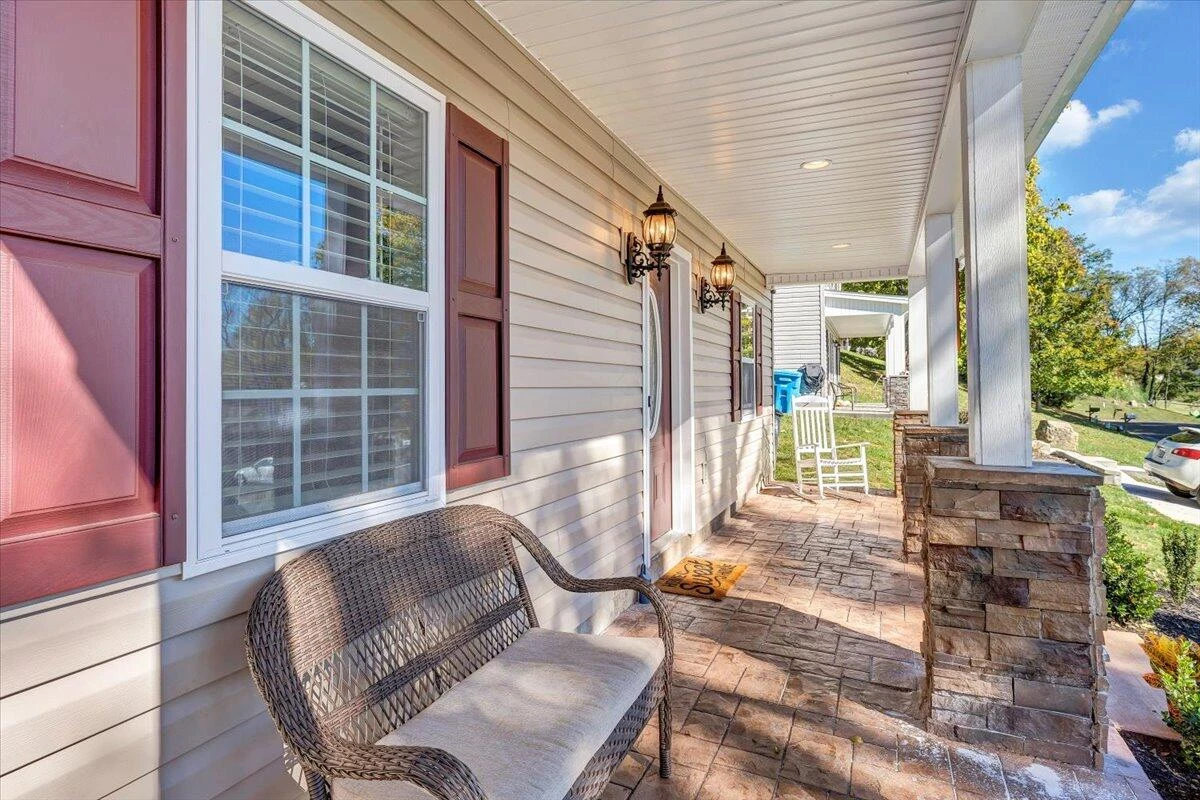 2348 Locust Grove CIR NE - Photo 4