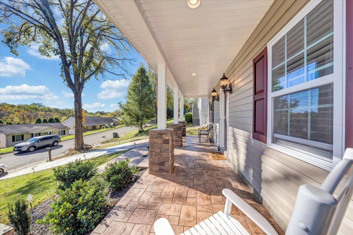2348 Locust Grove CIR NE - Photo 5