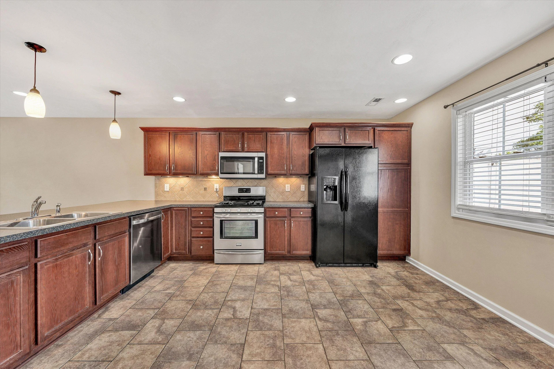 1203 Missouri AVE - Photo 11