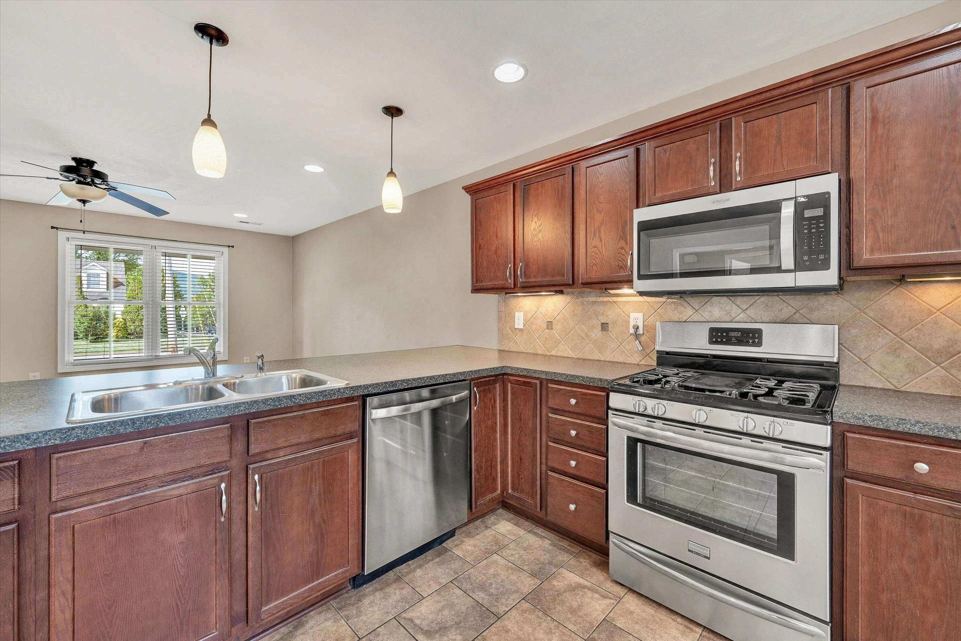 1203 Missouri AVE - Photo 12