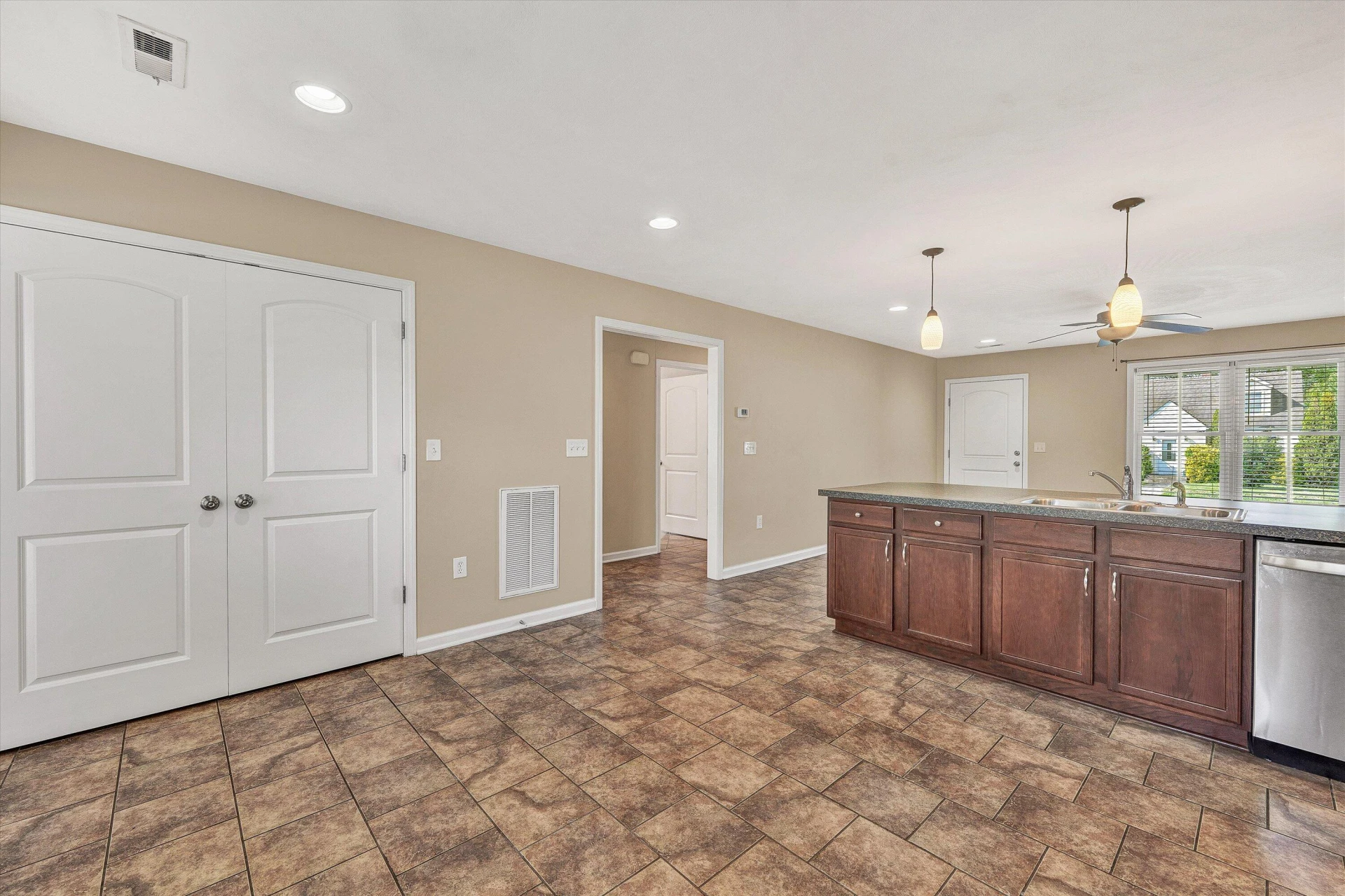 1203 Missouri AVE - Photo 13