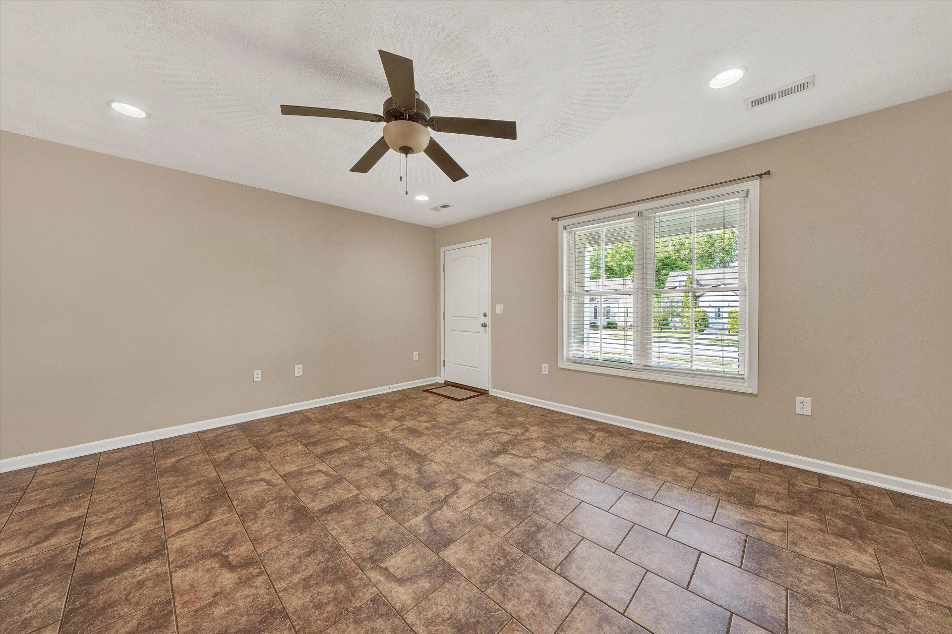 1203 Missouri AVE - Photo 7