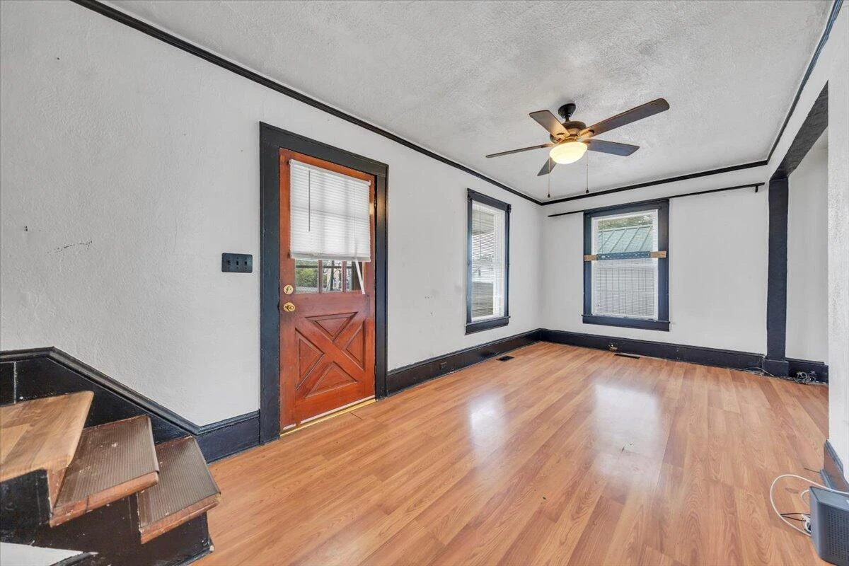 1913 Willis ST - Photo 3
